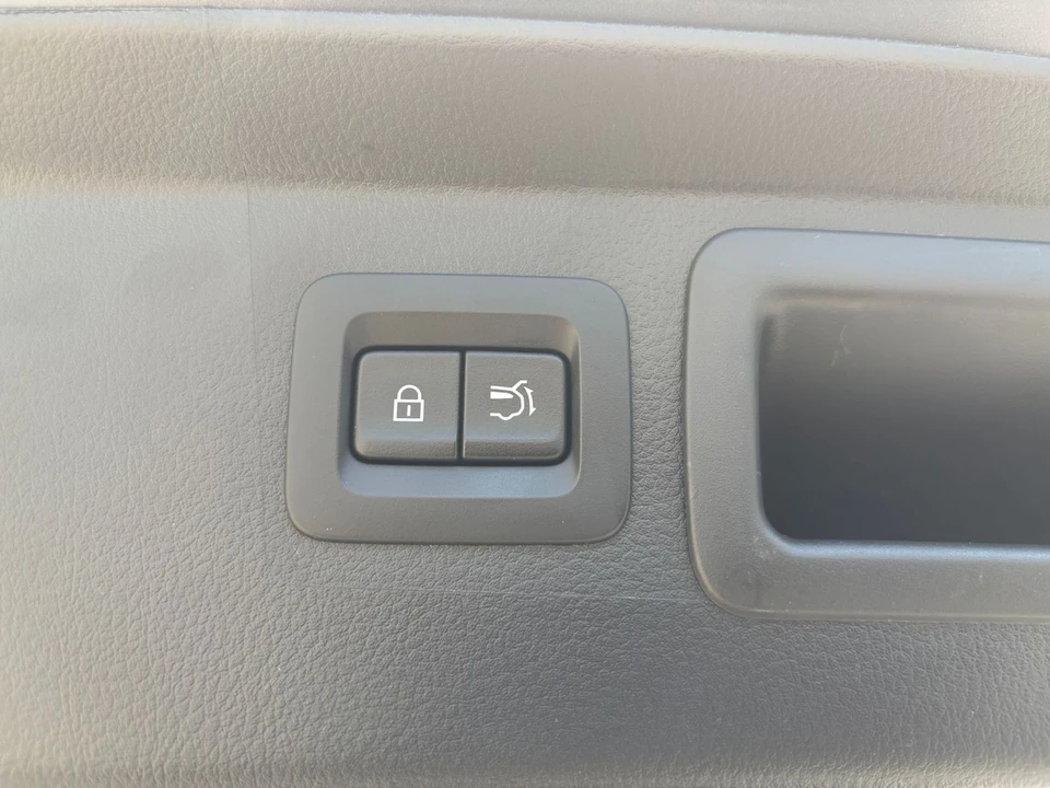 2025 Mazda CX-50 - Image 21 of 31