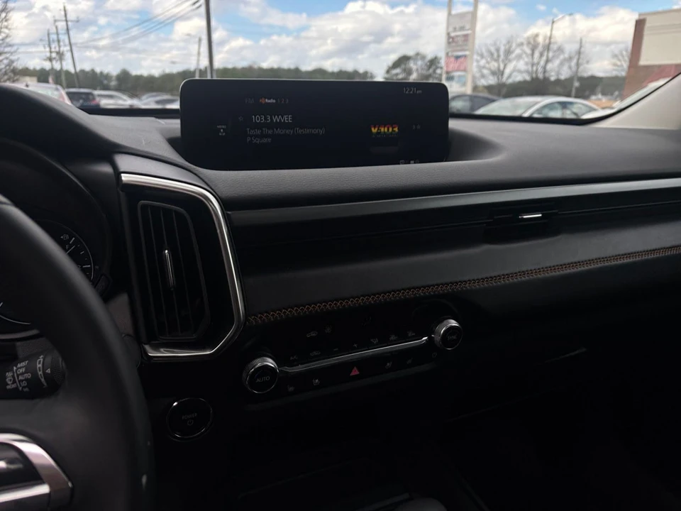 2025 Mazda CX-50 - Image 21 of 31