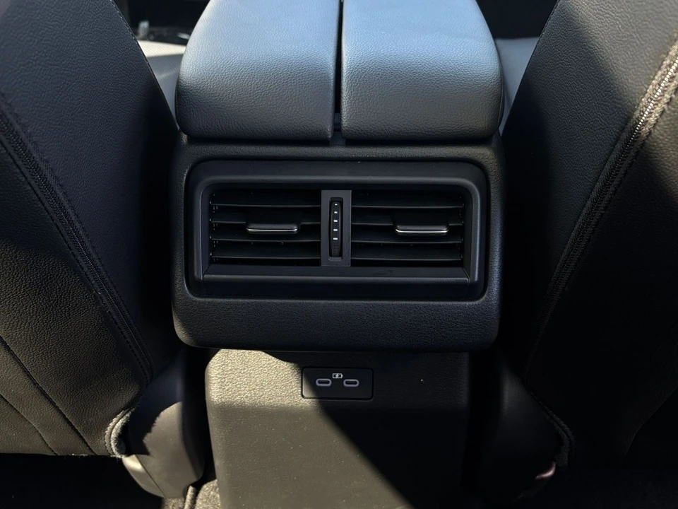 2025 Mazda CX-50 - Image 25 of 31