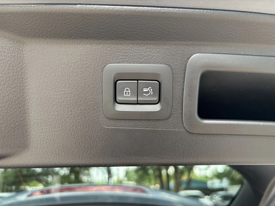2025 Mazda CX-50 - Image 26 of 31