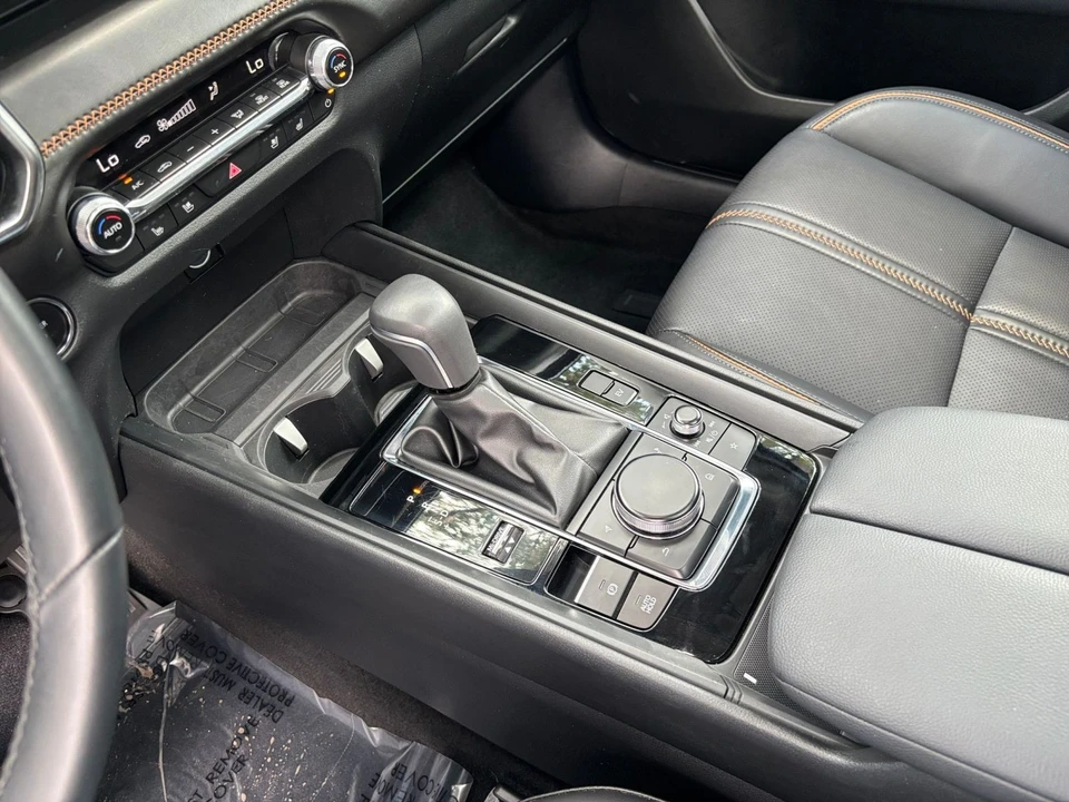 2025 Mazda CX-50 - Image 19 of 31