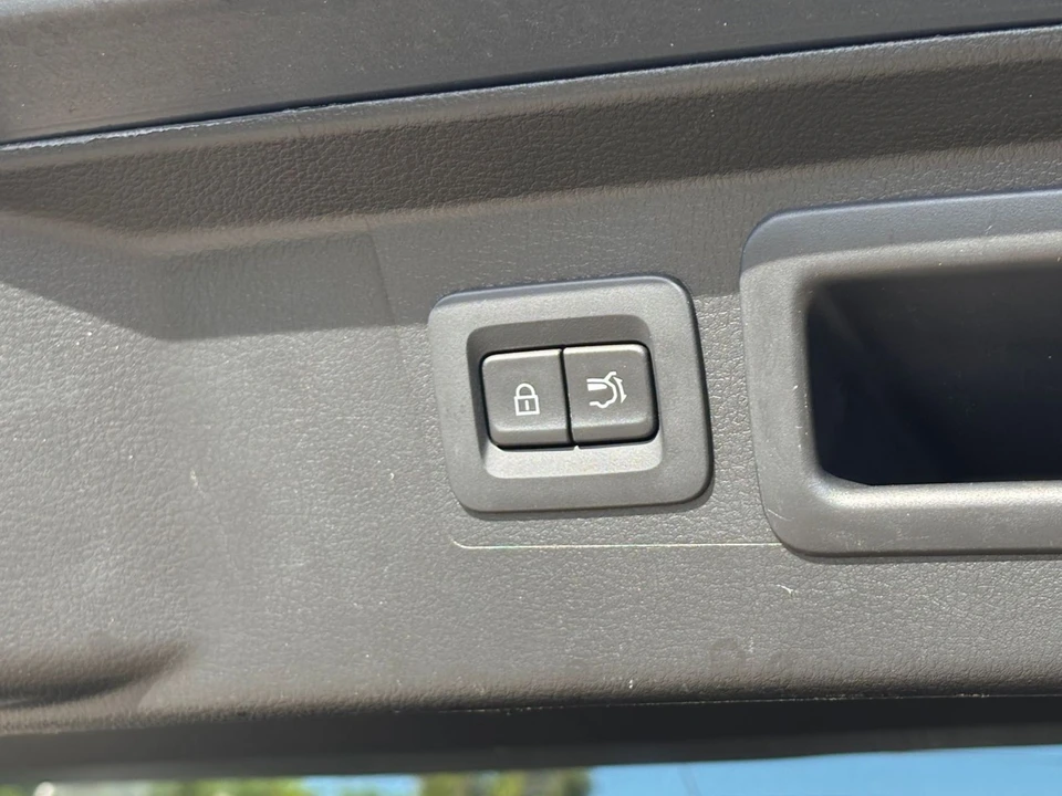 2025 Mazda CX-50 - Image 23 of 31