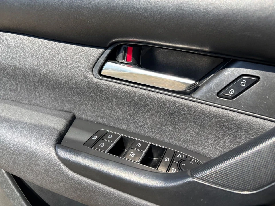 2025 Mazda CX-50 - Image 15 of 31