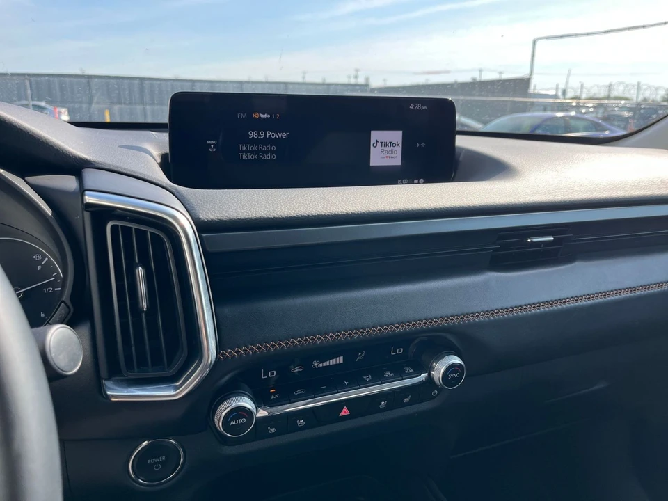 2025 Mazda CX-50 - Image 22 of 31