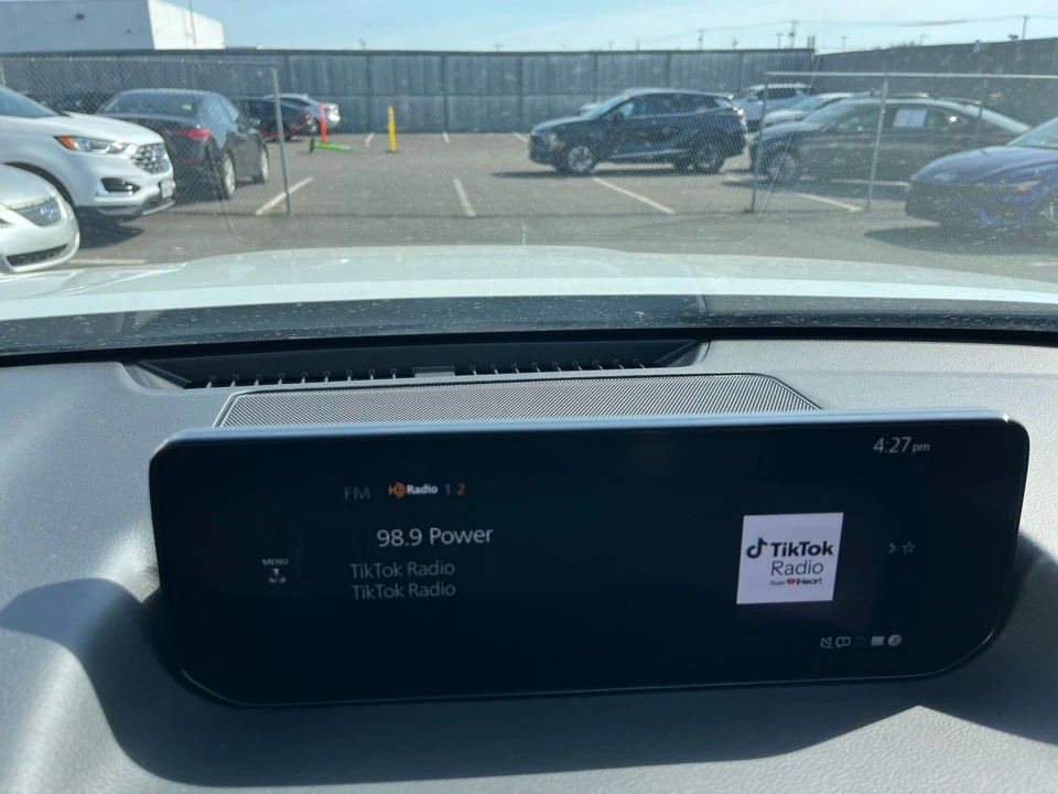 2025 Mazda CX-50 - Image 19 of 31