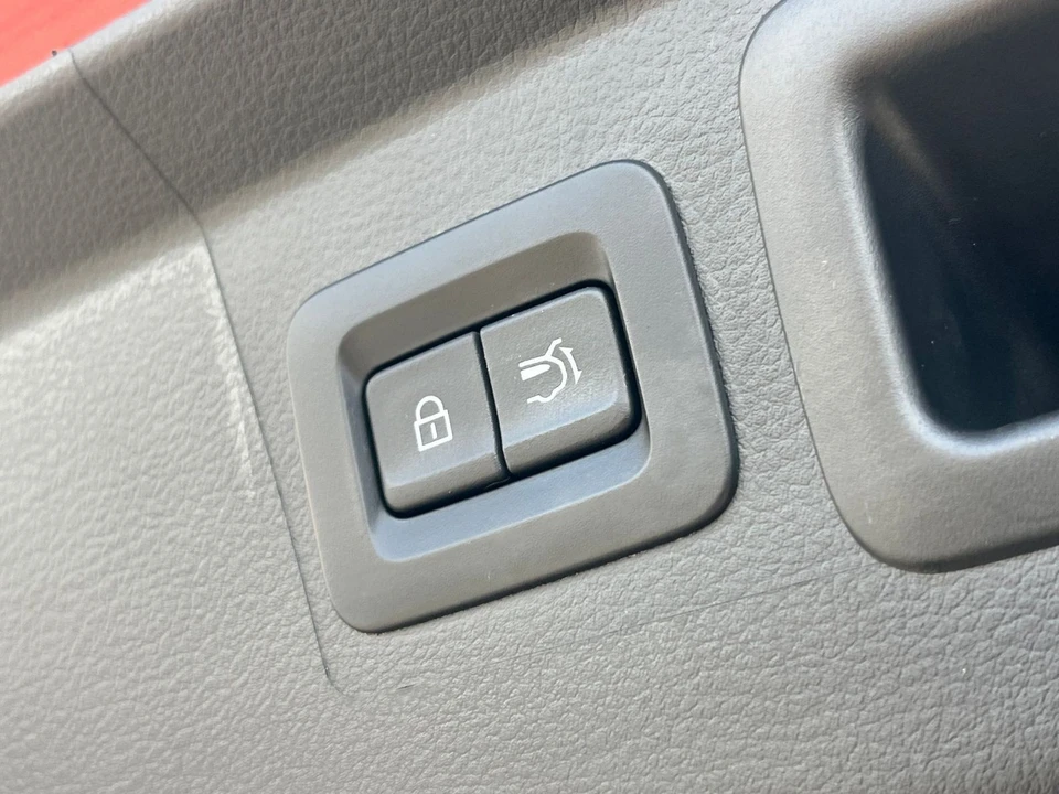 2025 Mazda CX-50 - Image 21 of 31