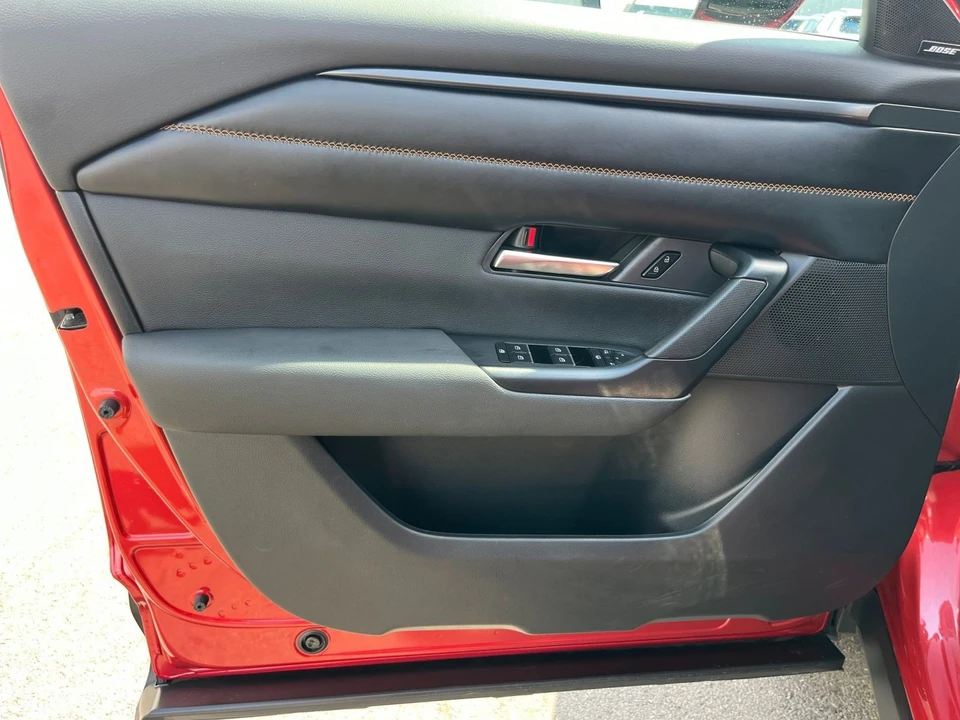 2025 Mazda CX-50 - Image 17 of 31