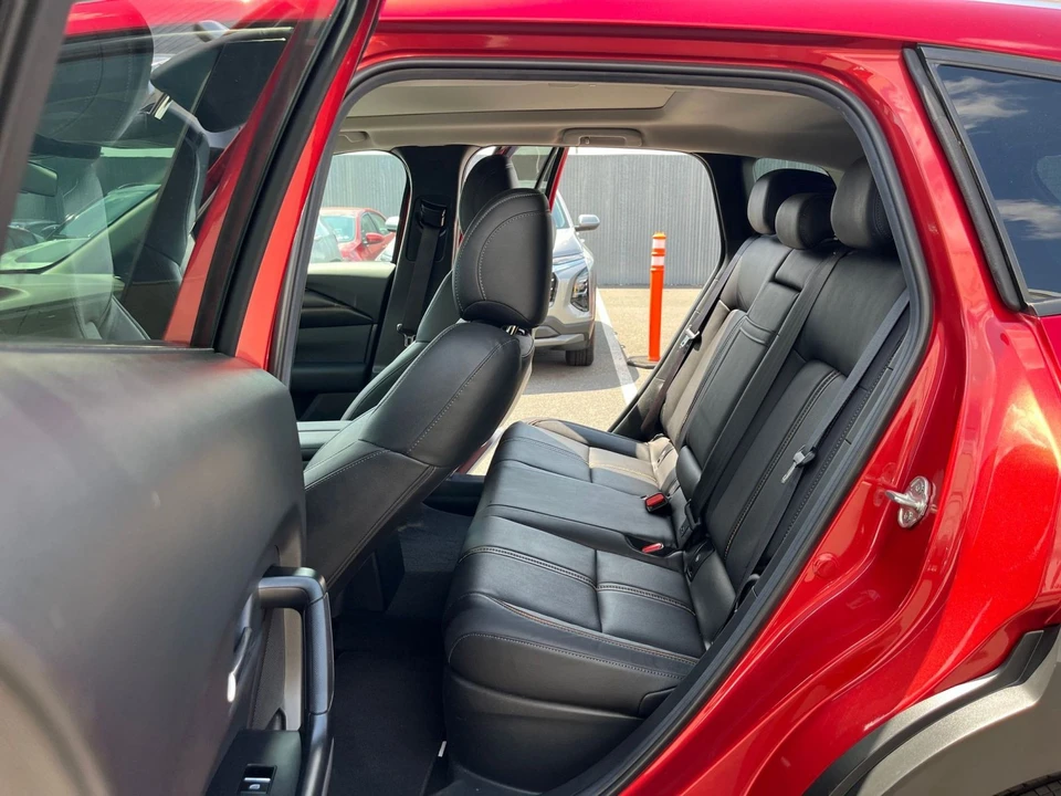 2025 Mazda CX-50 - Image 24 of 31