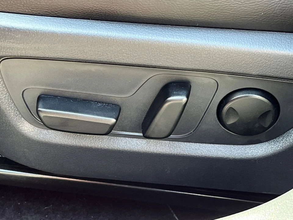 2025 Mazda CX-50 - Image 24 of 31