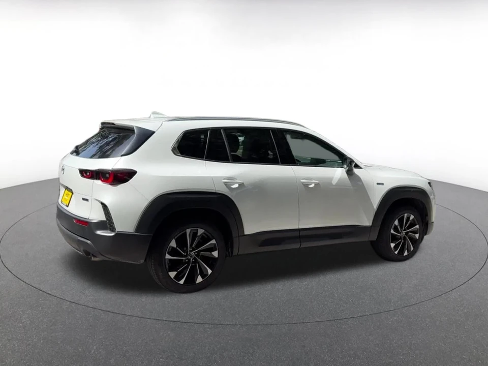 2025 Mazda CX-50 - Image 15 of 31