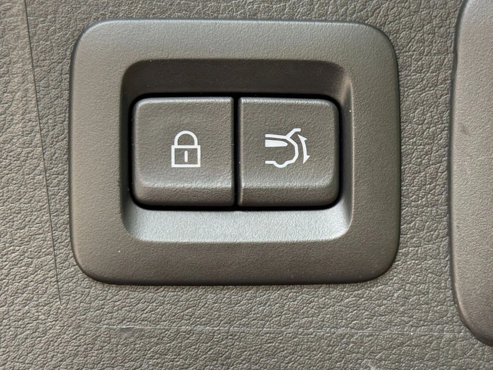 2025 Mazda CX-50 - Image 23 of 31