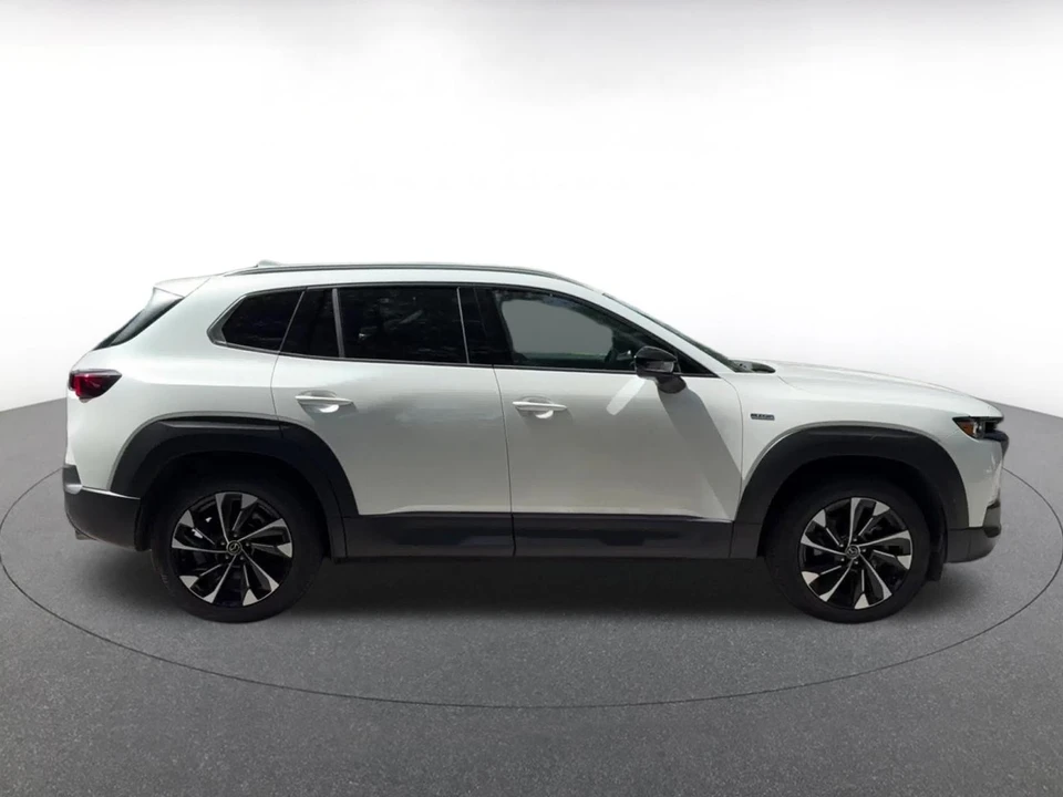 2025 Mazda CX-50 - Image 17 of 31