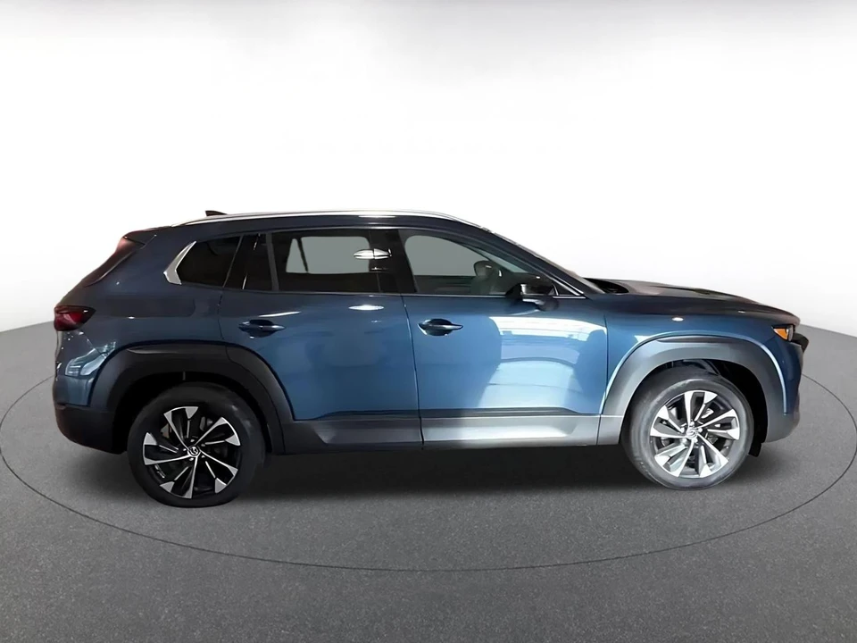 2025 Mazda CX-50 - Image 17 of 31