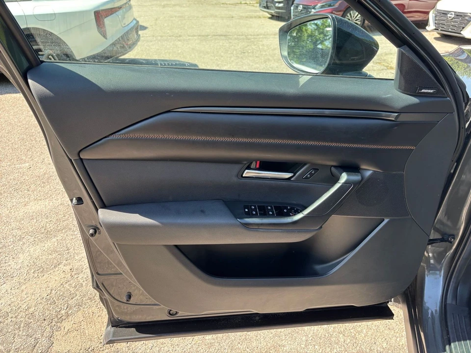 2025 Mazda CX-50 - Image 17 of 31
