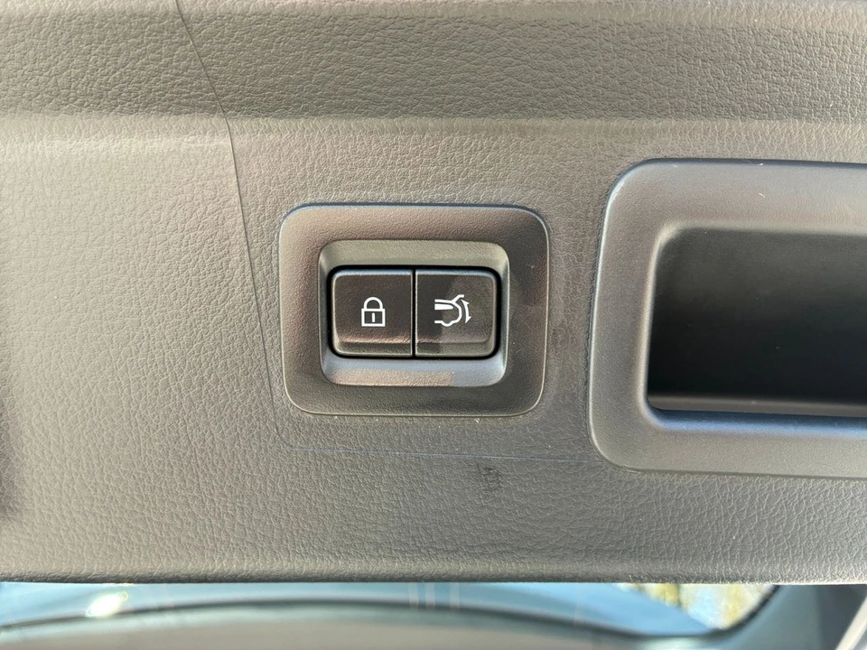 2025 Mazda CX-50 - Image 16 of 31