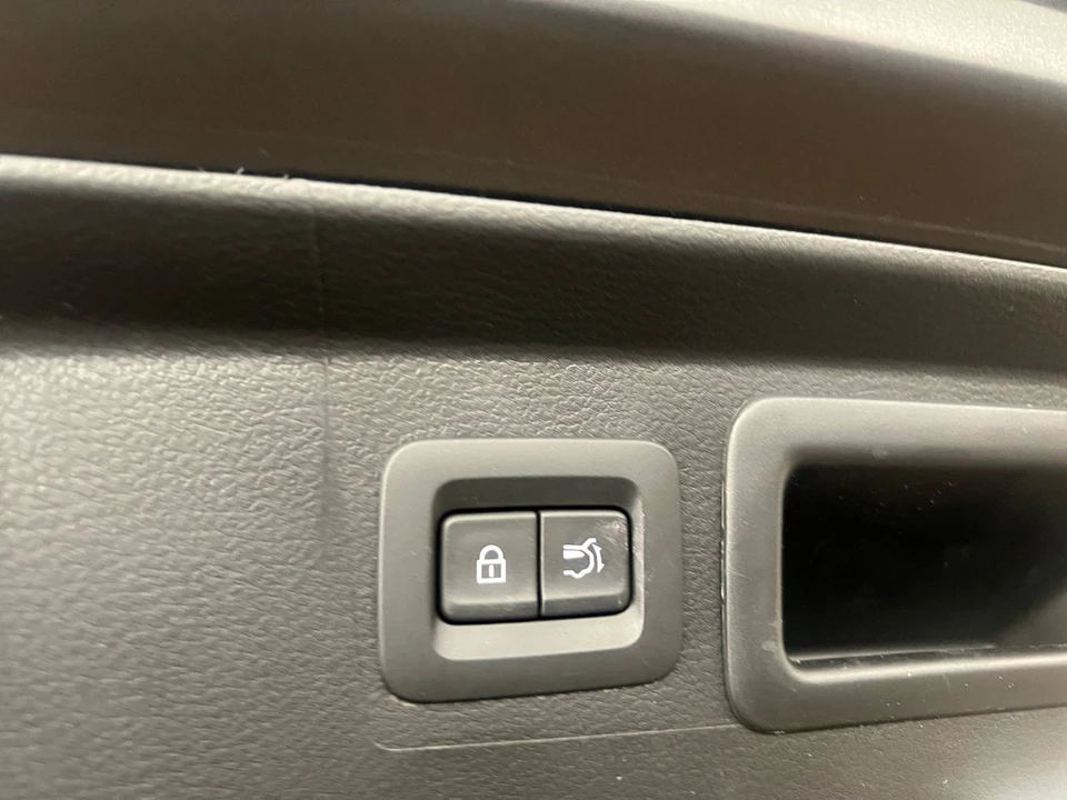 2025 Mazda CX-50 - Image 17 of 31