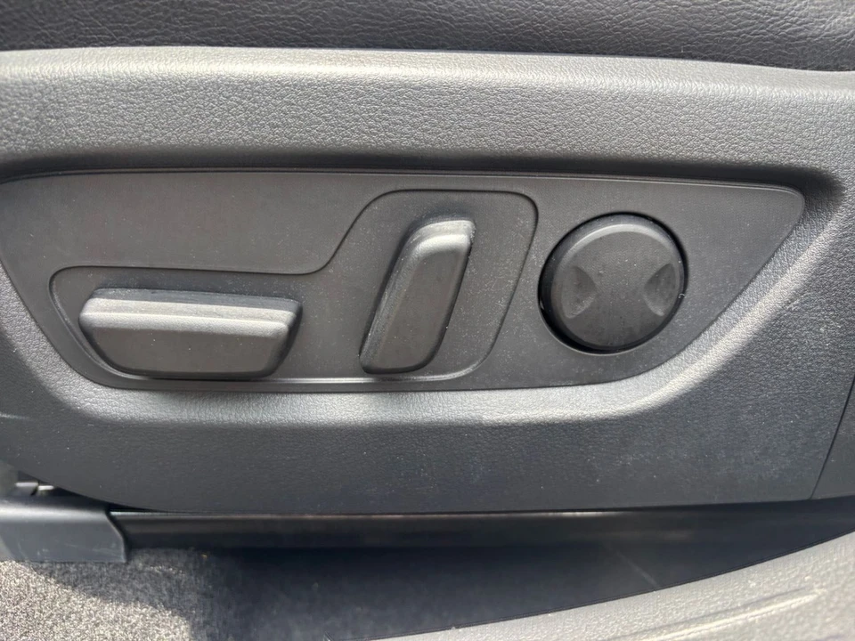 2025 Mazda CX-50 - Image 24 of 31