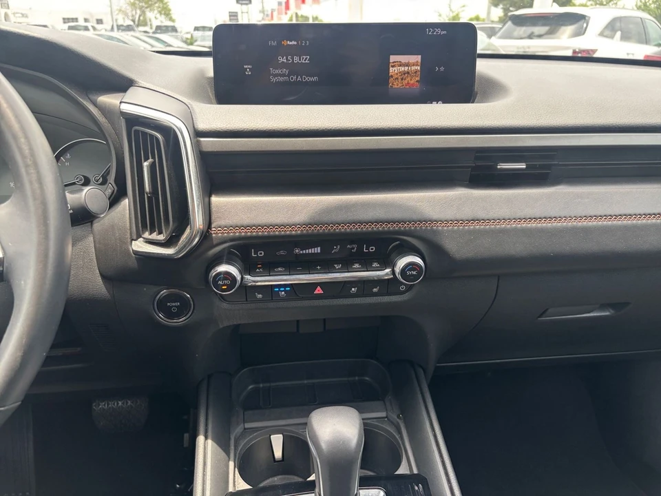 2025 Mazda CX-50 - Image 19 of 31