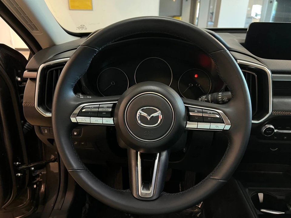 2025 Mazda CX-50 - Image 24 of 31
