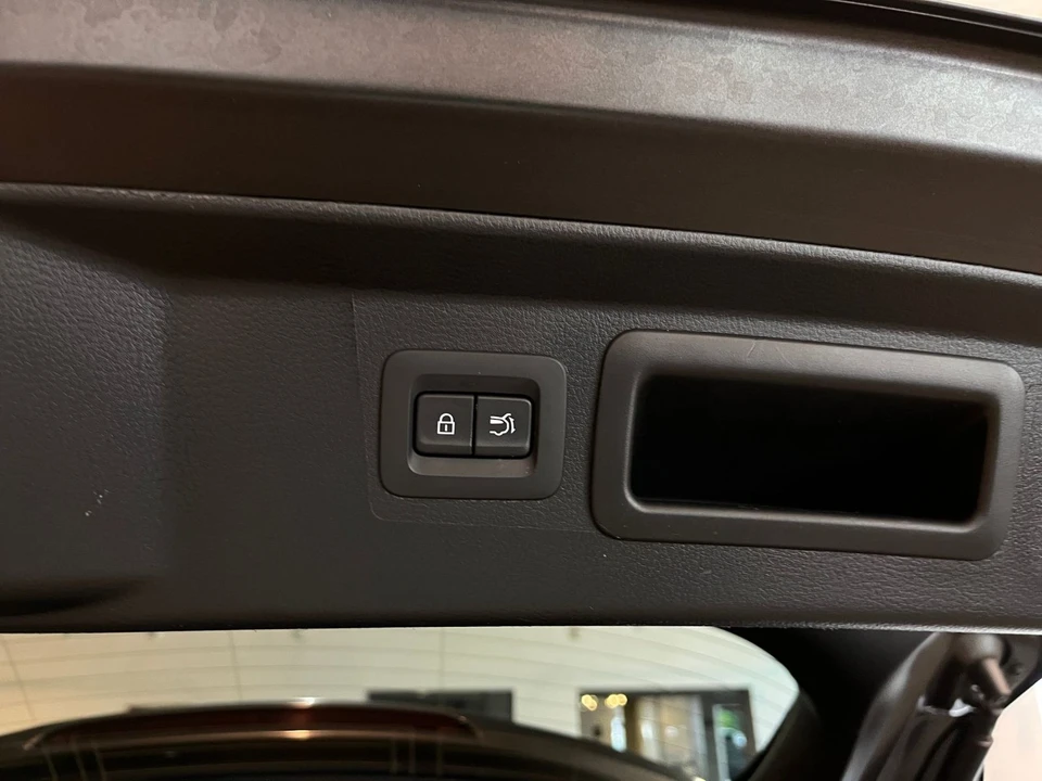 2025 Mazda CX-50 - Image 19 of 31