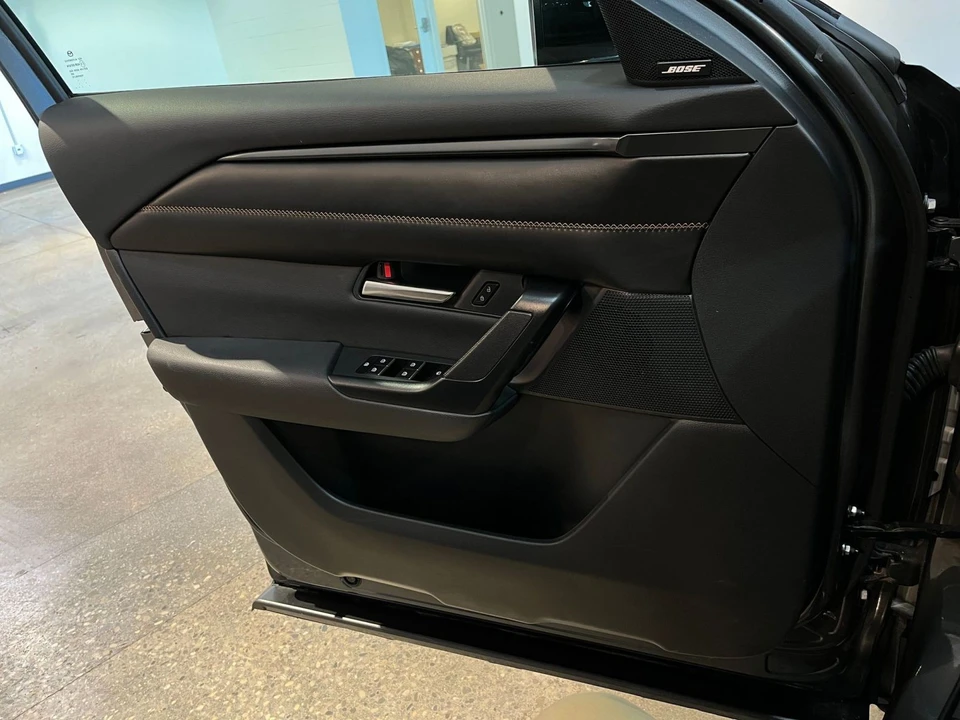 2025 Mazda CX-50 - Image 15 of 31