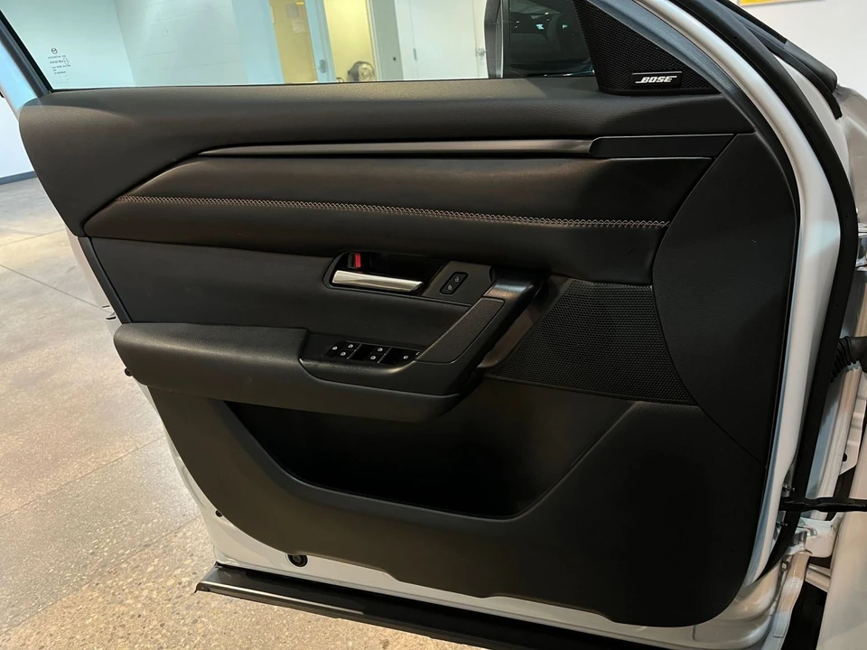 2025 Mazda CX-50 - Image 20 of 31