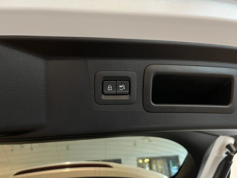 2025 Mazda CX-50 - Image 25 of 31