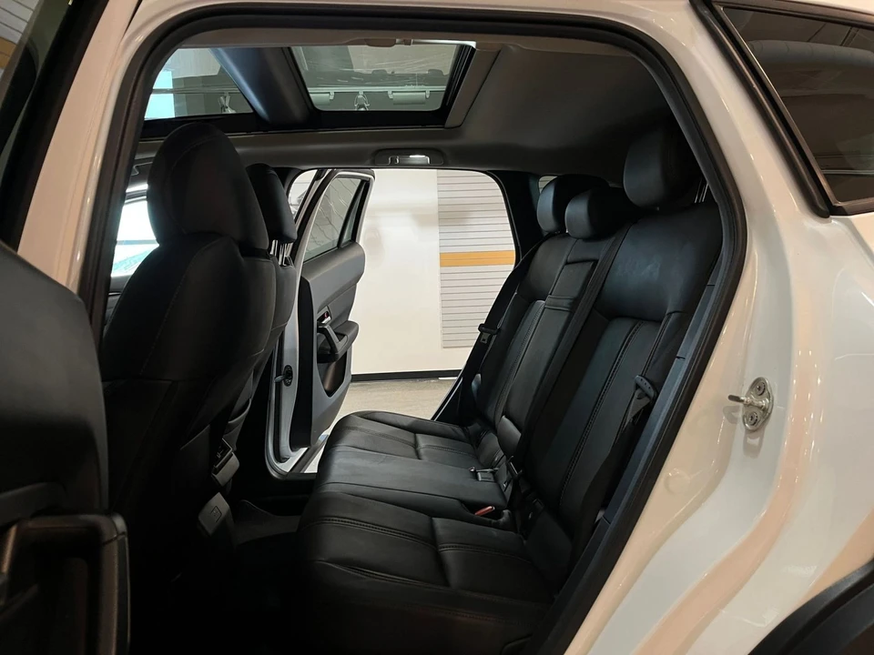 2025 Mazda CX-50 - Image 24 of 31