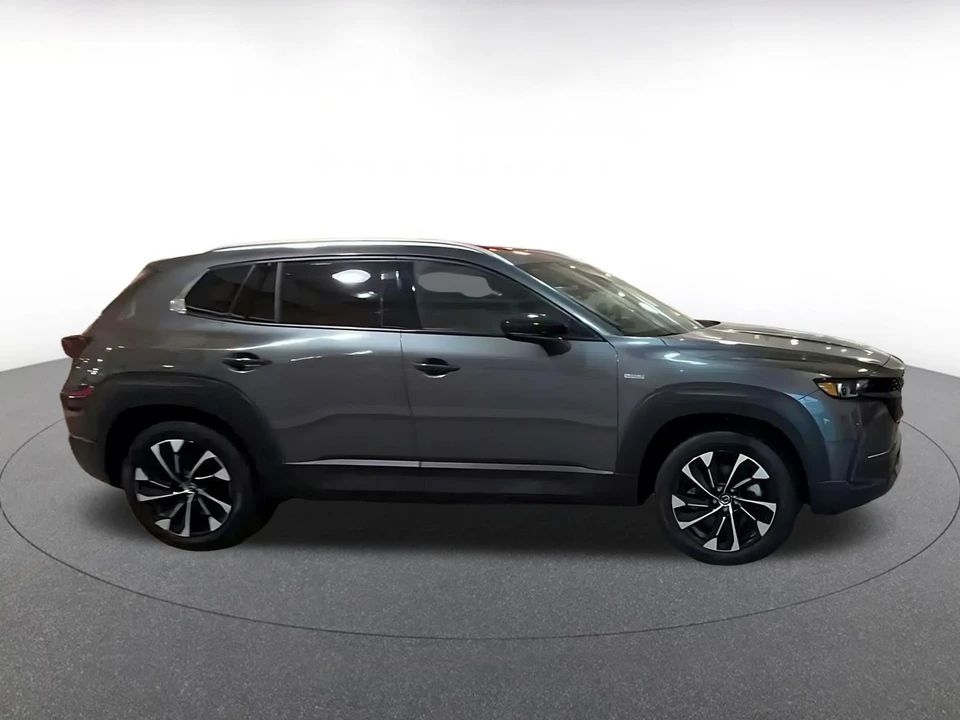 2025 Mazda CX-50 - Image 16 of 31