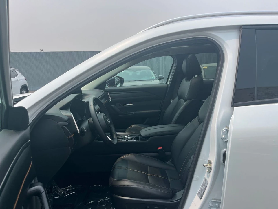 2025 Mazda CX-50 - Image 30 of 31