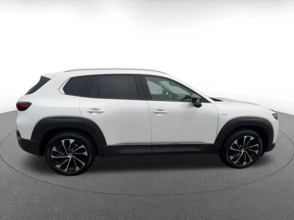 2025 Mazda CX-50 - Image 18 of 31