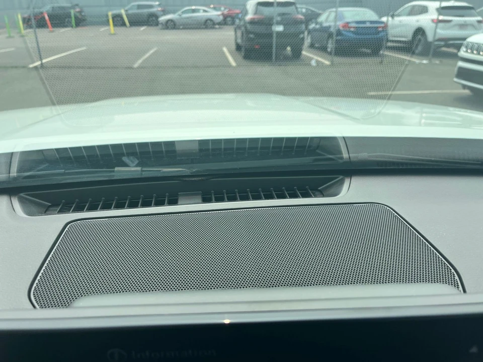 2025 Mazda CX-50 - Image 19 of 31
