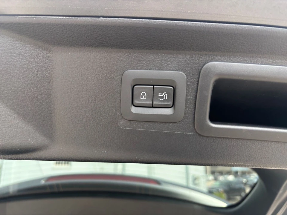 2025 Mazda CX-50 - Image 18 of 31