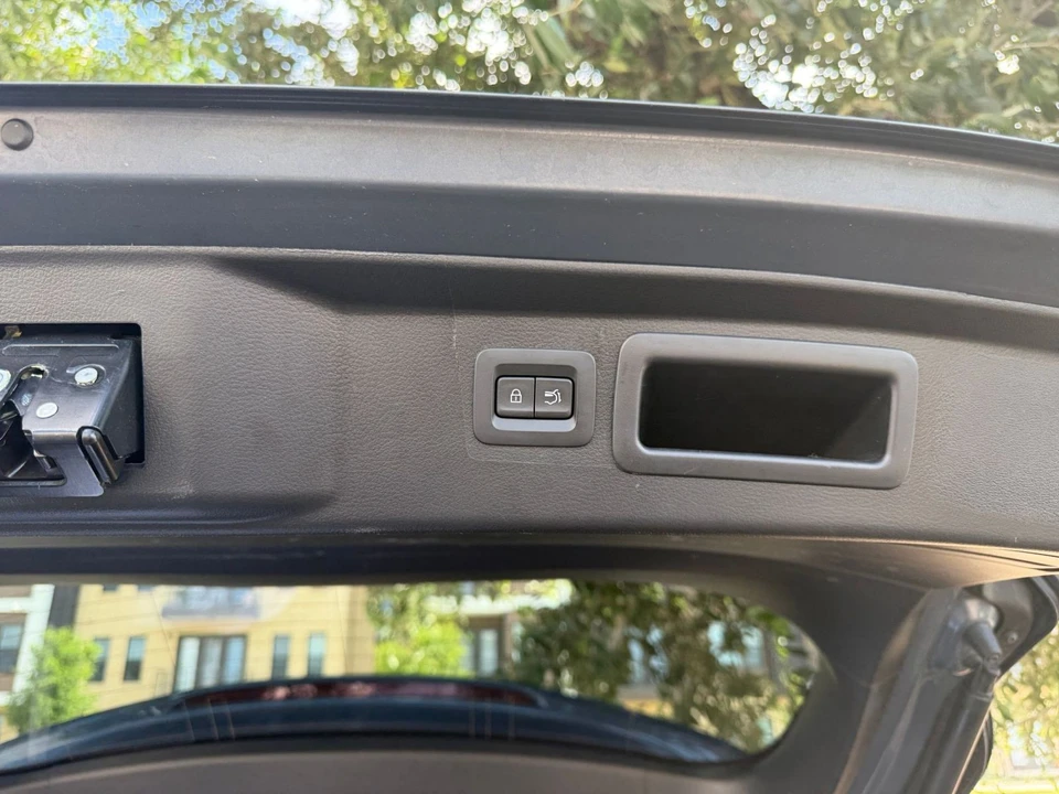 2025 Mazda CX-50 - Image 18 of 31