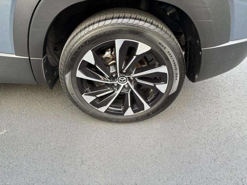 2025 Mazda CX-50 - Image 23 of 31