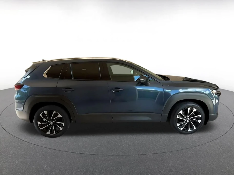 2025 Mazda CX-50 - Image 18 of 31