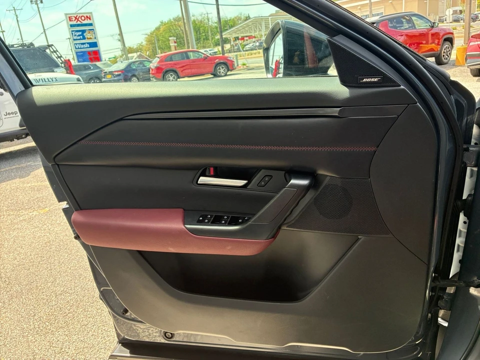 2025 Mazda CX-50 - Image 15 of 31