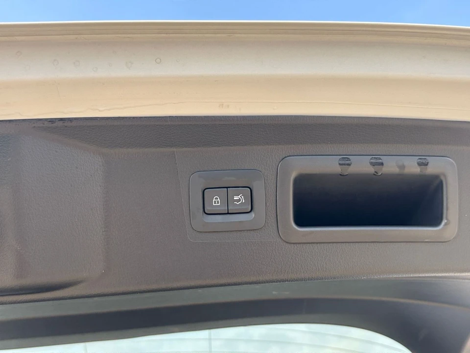 2025 Mazda CX-50 - Image 19 of 31