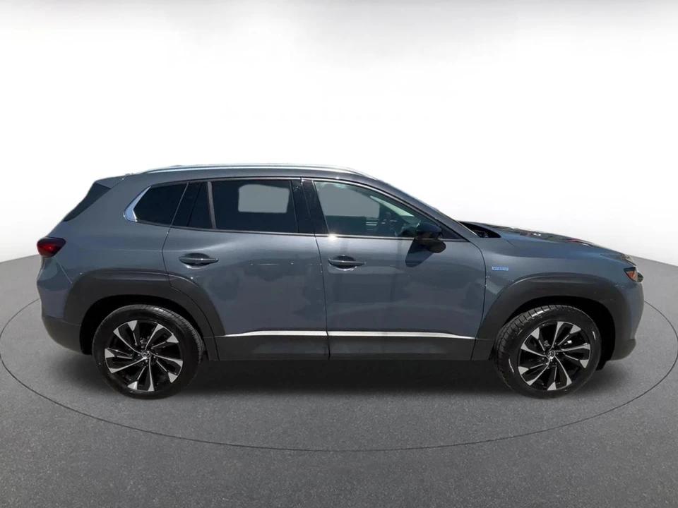 2025 Mazda CX-50 - Image 15 of 31