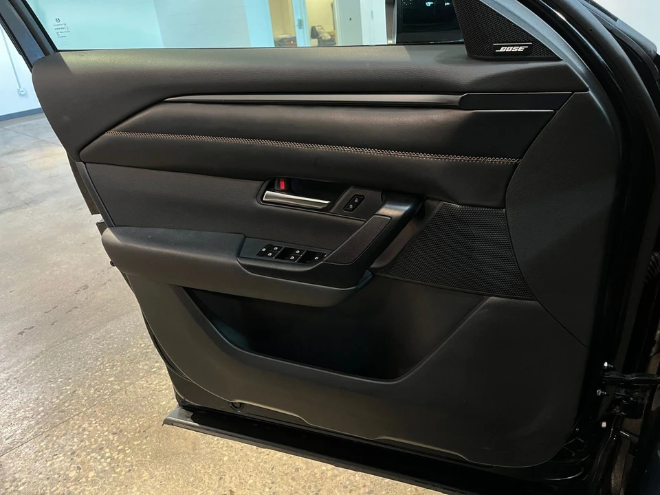 2025 Mazda CX-50 - Image 15 of 31