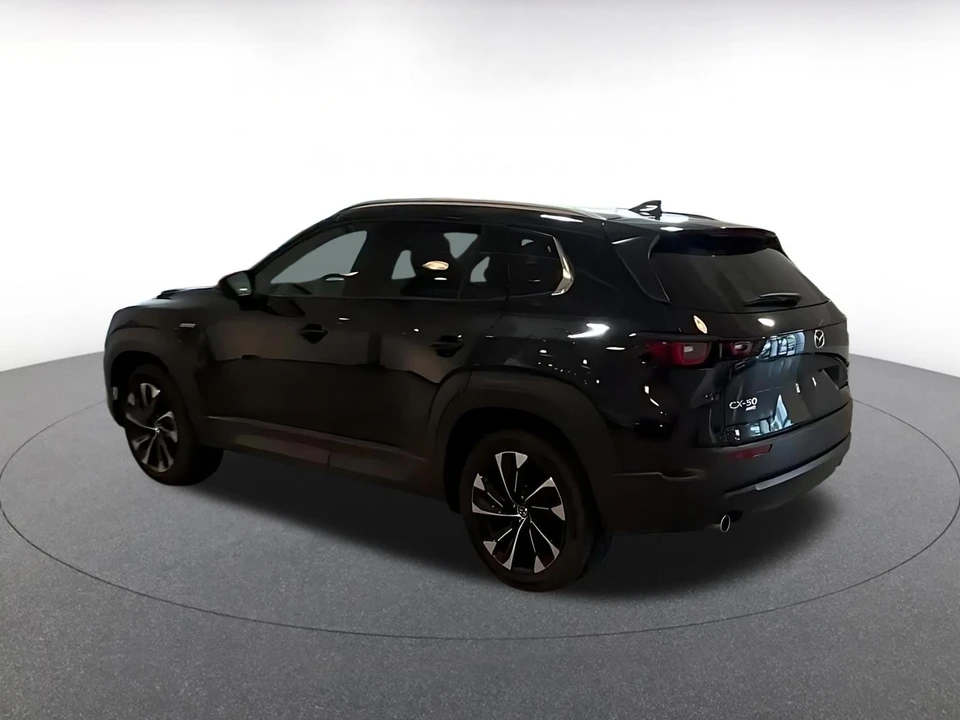 2025 Mazda CX-50 - Image 5 of 31