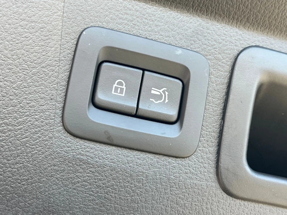 2025 Mazda CX-50 - Image 19 of 31