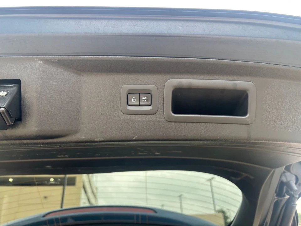 2025 Mazda CX-50 - Image 19 of 31