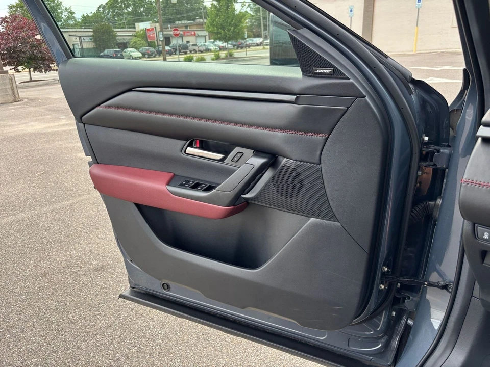 2025 Mazda CX-50 - Image 17 of 31