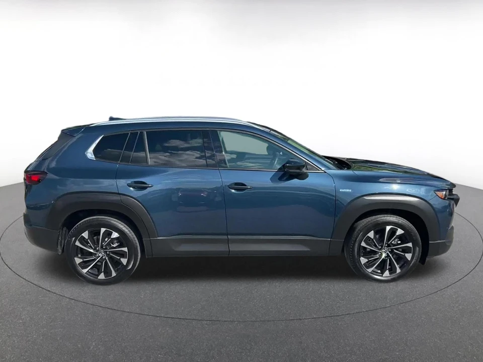 2025 Mazda CX-50 - Image 18 of 31