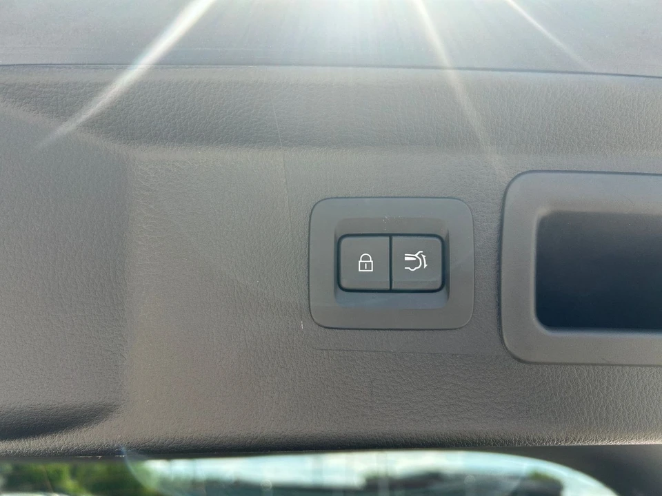 2025 Mazda CX-50 - Image 22 of 31