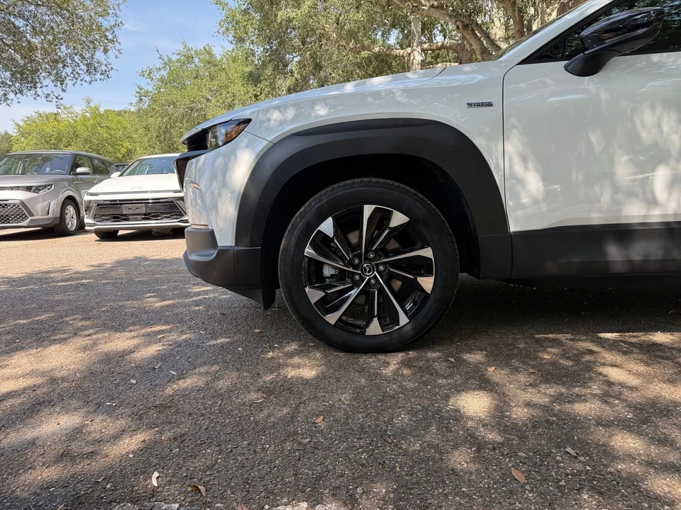 2025 Mazda CX-50 - Image 12 of 31