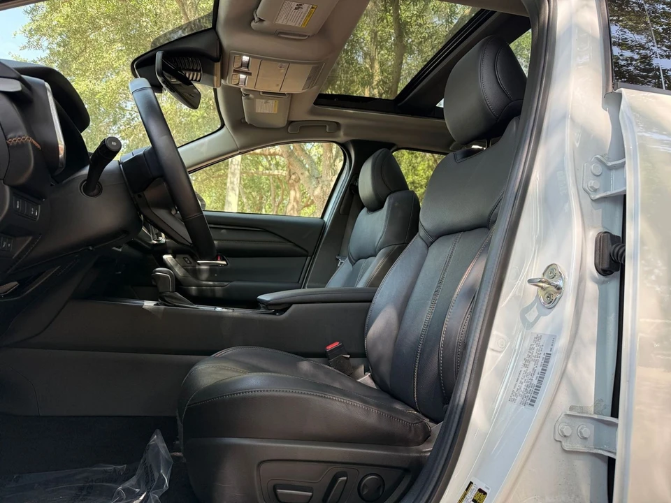2025 Mazda CX-50 - Image 30 of 31
