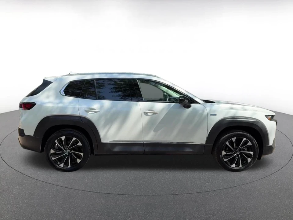2025 Mazda CX-50 - Image 16 of 31