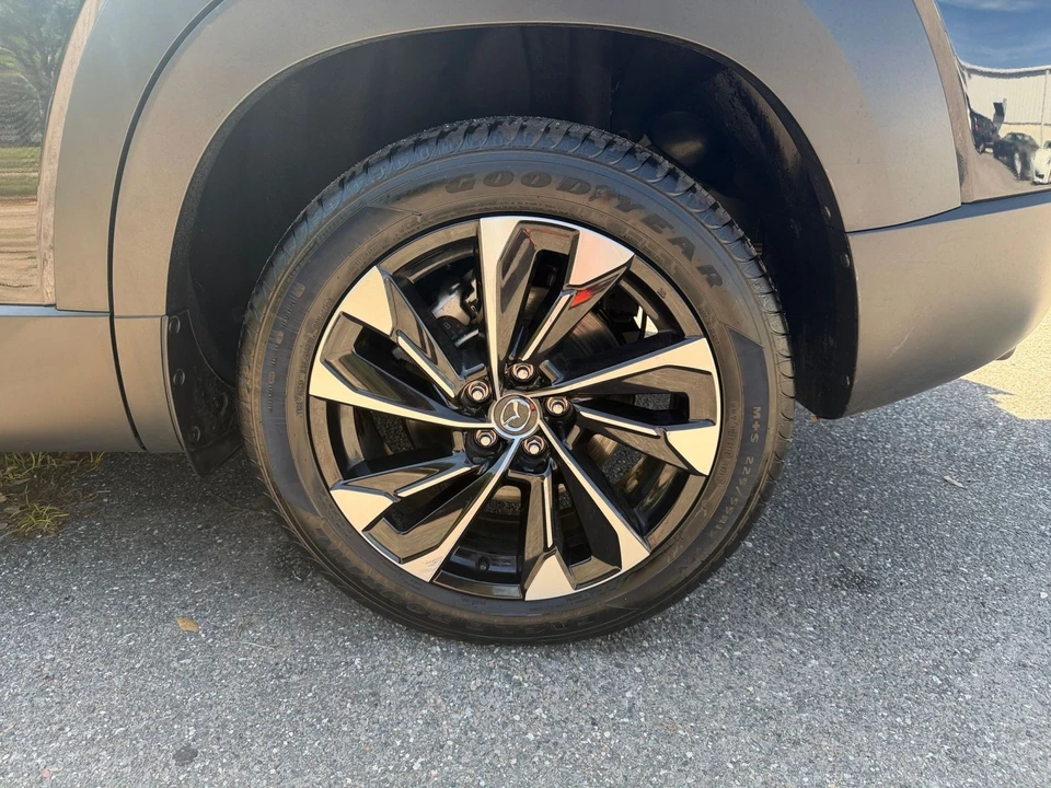 2025 Mazda CX-50 - Image 26 of 31